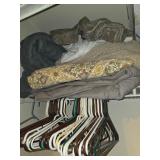 J2 - LOT OF CLOTHING HANGERS (E16)
