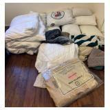 J2 - MIXED LOT OF BEDDING & PILLOWS (R7)