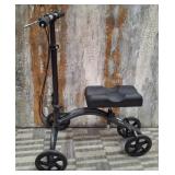 11 - STEERABLE KNEE WALKER SCOOTER (C20)
