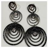 MULTI-TIERED CIRCLE DESIGN EARRINGS