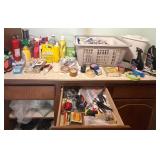 M - TABLE LOT OF HOUSEHOLD & WORKSHOP ITEMS(G2)