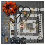 503 - MIXED LOT OF COSTUME JEWELRY (B162)