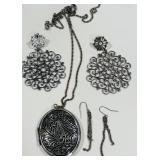 LOT OF COSTUME JEWELRY