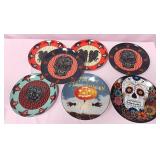 548 - LOT OF DECORATIVE HALLOWEEN PLATES (B99)