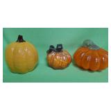 548 - 3 DECORATIVE CERAMIC & ART GLASS PUMPKINS