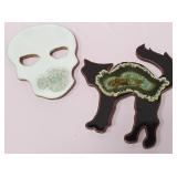 548 - DECORATIVE SKULL & BLACK CAT WALL ART (B37)