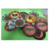 548 - MIXED LOT OF HALLOWEEN PLATES (A115)