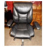 295 - PLUSH BLACK ROLLING OFFICE CHAIR