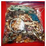 N - 4LBS OF ESTATE COSTUME JEWELRY E