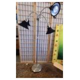 11 - ADJUSTABLE WIDE FLOOR LAMP