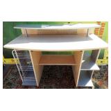 42 - VERY MODERN COMPUTER DESK