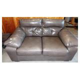 323 - DURABLEND LIKE NEW LOVE SEAT