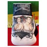 11 - MEMORABILIA BOXING GLOVE