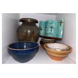 11 - SET OF MIXED BOWLS W/ GREEN HOME SIGNAGE