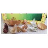 100 - LARGER LOT OF DECORATIVE BASKETS