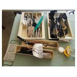 100 - SET OF COOKING UTENSILS