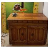 300 - SEWING MACHINE CABINENT & CONTENTS