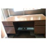 400 - WOOD DESK & LAMP
