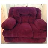900 - COMFY RECLINER CHAIR