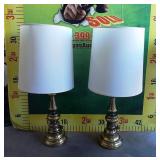 600 - PAIR OF LAMPS (METAL BASE/WHITE SHADES)