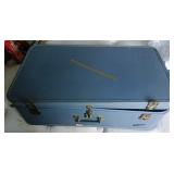 300 - BLUE VINTAGE LUGGAGE CASE AND CONTENTS