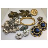 700 - LOT OF MISC COSTUME JEWELRY FROM ESTATE