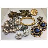 700 - LOT OF MISC COSTUME JEWELRY FROM ESTATE
