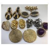 700 - LOT OF MISC COSTUME JEWELRY FROM ESTATE