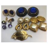 700 - LOT OF MISC COSTUME JEWELRY FROM ESTATE