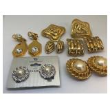 700 - LOT OF MISC COSTUME JEWELRY FROM ESTATE