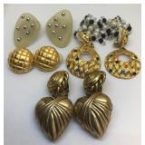 700 - LOT OF MISC COSTUME JEWELRY FROM ESTATE