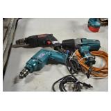 set of 3 corded drills - 2 Makita 1 skill