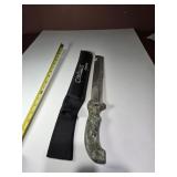 18' Camillus Carnivore Machete