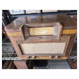 Silvertone Model 7110 Radio