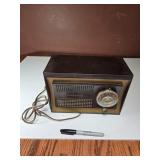 Sylvania 511M Radio Bakelite