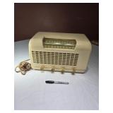 Coronado 94RA1 1949 Bakelite AM/FM Radio