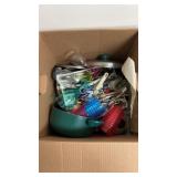 Box of miscellaneous kitchen stuff
