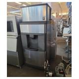 Manitowoc ice maker with dispensing capabilities