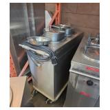 Heated plate cart with catering lids