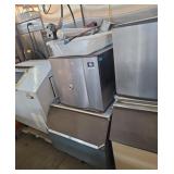 Manitowoc ice machine with water filtration