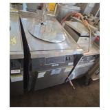 Giles 24-in chicken Broaster oven