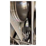 1lot of mixing bowls and strainer