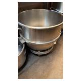 21 inches mixing bowl with rolling wheel