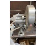 Manual vegetable slicer