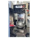 Bunn omatic hot coffee maker with top warmer
