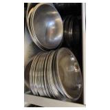 1 lot of mixing bowls