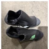 Ladies, size 9 shoes, black