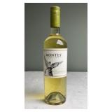 750ml, bottle of Montes Classic Series Sauvignon