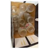 Box of miscellaneous glassware