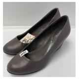 Womanï¿½s wedge heels size 6
